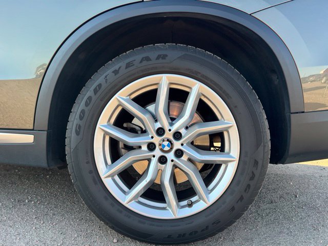 Used 2021 BMW X5 xDrive40i w/ Convenience Package AWD/4WD image 13