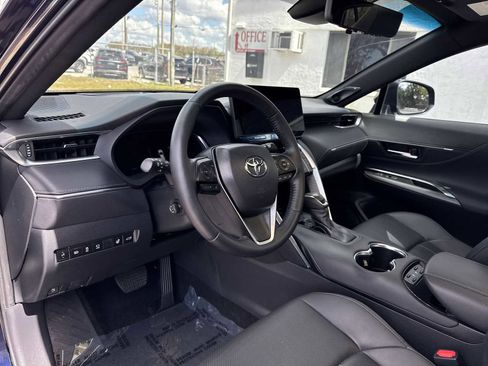 Used 2024 Toyota Venza Limited image 2