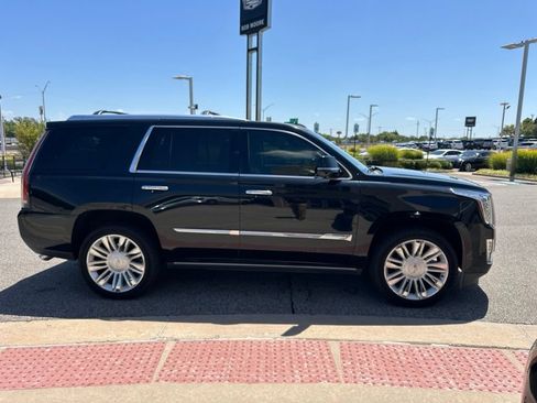 Used 2015 Cadillac Escalade Platinum AWD/4WD image 4