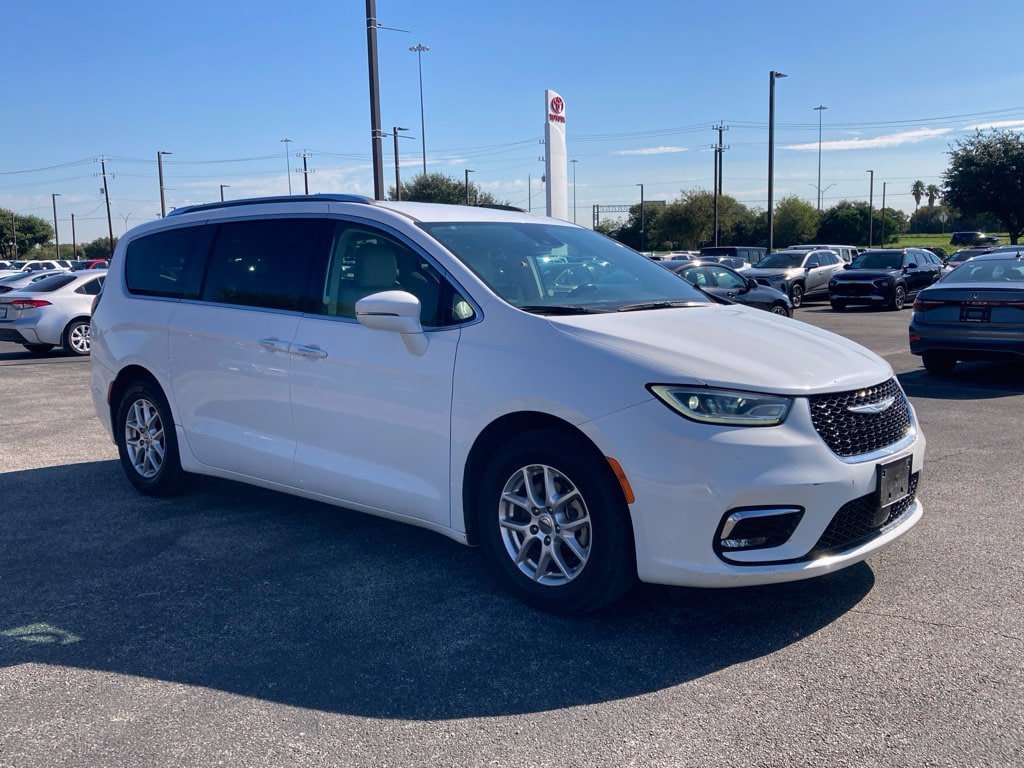 Used 2021 Chrysler Pacifica Touring-L FWD image 3