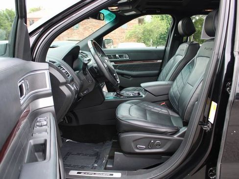 Used 2017 Ford Explorer Platinum image 12