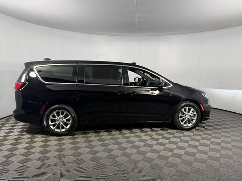 Used 2026 Chrysler Pacifica Limited FWD image 7