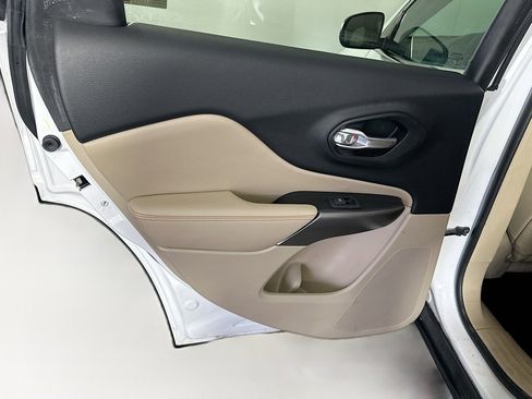 Used 2019 Jeep Cherokee Latitude w/ Popular Appearance Group image 24