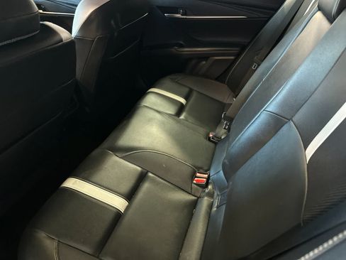 Used 2025 Toyota Camry SE FWD image 5