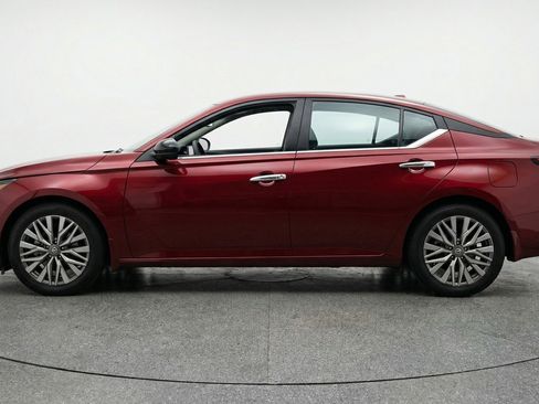 Used 2025 Nissan Altima 2.5 SV image 5
