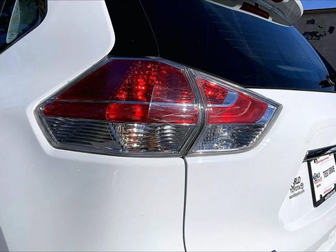 Used 2015 Nissan Rogue S image 27