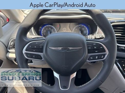 Used 2022 Chrysler Pacifica Touring-L image 32