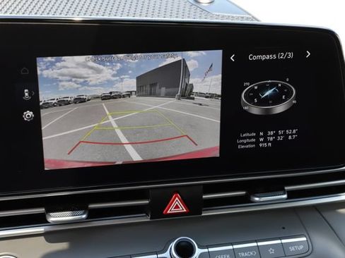 Used 2025 Hyundai Elantra SEL FWD image 31