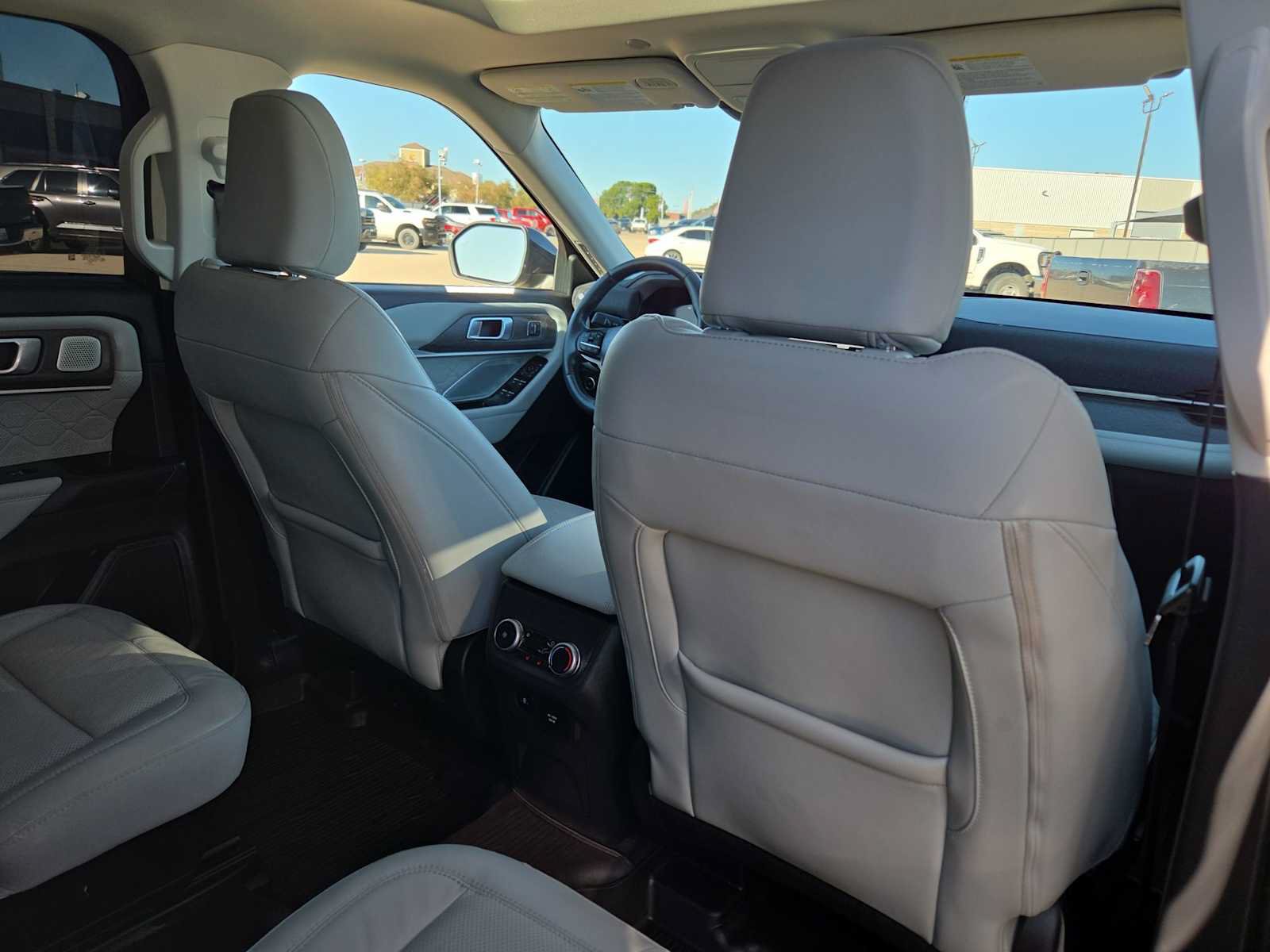 Used 2025 Ford Explorer Platinum w/ Ultimate Package AWD/4WD image 12