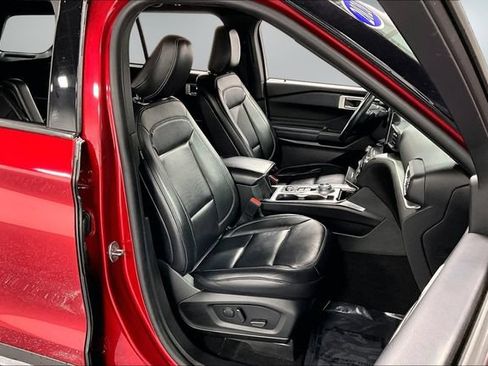 Used 2020 Ford Explorer XLT w/ Equipment Group 202A AWD/4WD image 28