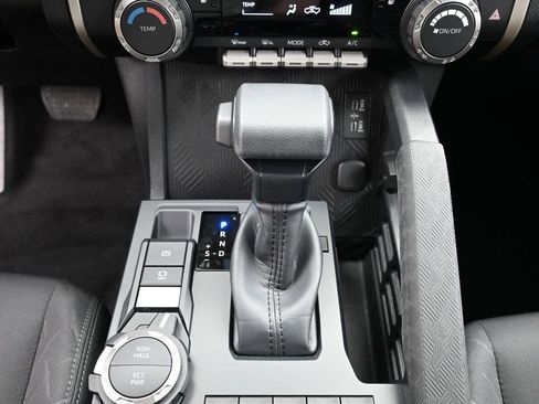 Certified 2025 Toyota Tacoma SR5 image 28