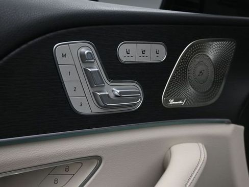Used 2025 Mercedes-Benz GLS 450 4MATIC image 23