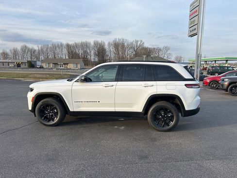 New 2026 Jeep Grand Cherokee Altitude AWD/4WD image 8