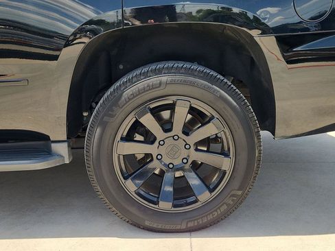 Used 2019 Chevrolet Tahoe LT w/ Luxury Package AWD/4WD image 33