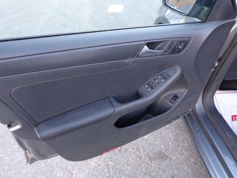 Used 2013 Volkswagen Jetta S image 26