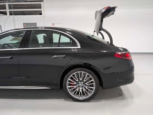 New 2026 Mercedes-Benz E 53 AMG e 4MATIC Sedan image 9