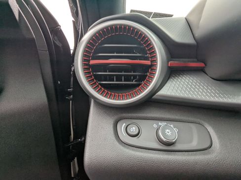 New 2026 Chevrolet Trax RS w/ Sunroof Package image 34