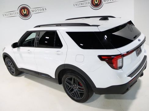 Used 2025 Ford Explorer ST-Line w/ Premium Package image 9