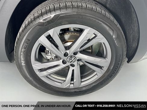 Used 2024 Volkswagen Atlas Cross Sport SEL R-Line AWD/4WD image 32