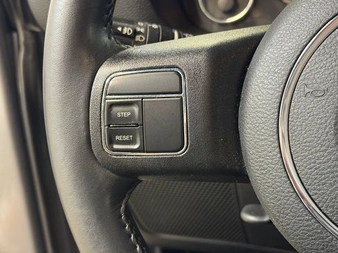 Used 2018 Jeep Wrangler Unlimited Sahara AWD/4WD image 28