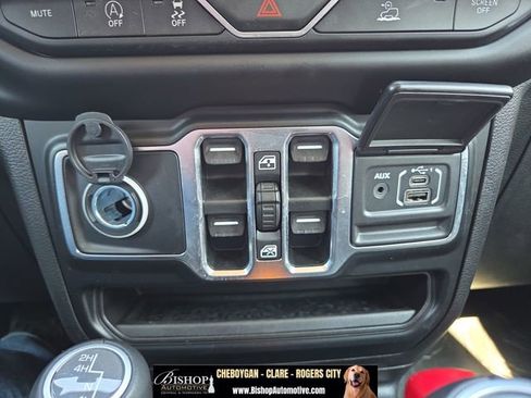 Used 2022 Jeep Wrangler Unlimited Sahara w/ LED Lighting Group AWD/4WD image 57