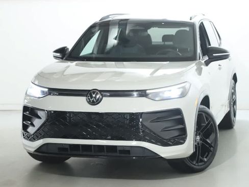 Used 2026 Volkswagen Tiguan SE R-Line FWD image 3
