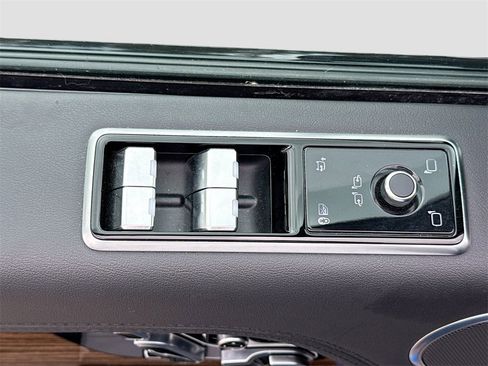 Used 2019 Land Rover Range Rover HSE image 17