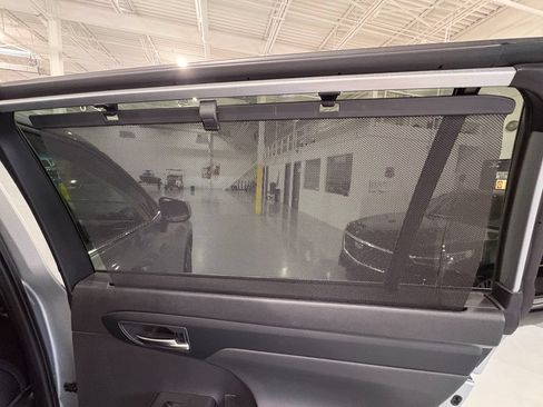 Used 2021 Toyota Highlander XLE AWD/4WD image 49