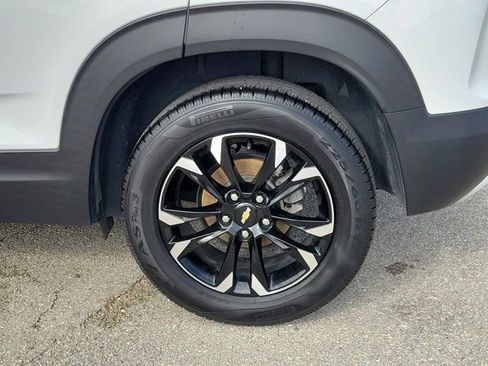 Used 2022 Chevrolet TrailBlazer LT w/ Confidence II Package FWD image 9