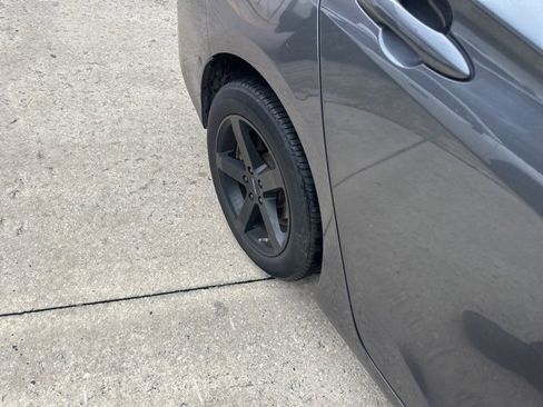 Used 2019 Toyota Prius LE image 5