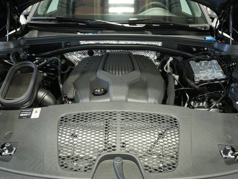 New 2026 Porsche Macan Turbo image 30