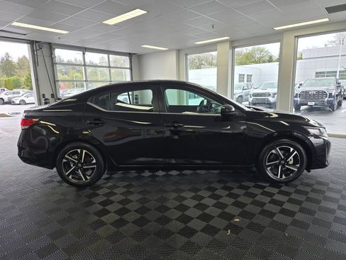 Used 2024 Nissan Sentra SV FWD image 2