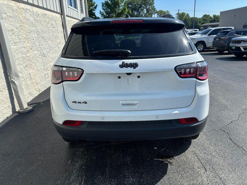 Used 2026 Jeep Compass Limited AWD/4WD image 4
