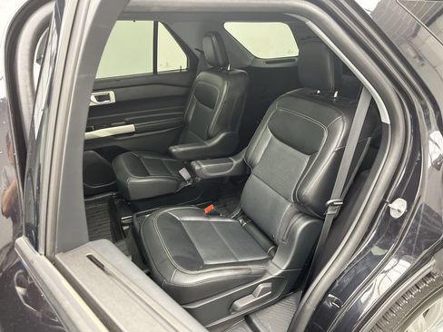 Used 2021 Ford Explorer Limited w/ Equipment Group 301A AWD/4WD image 14