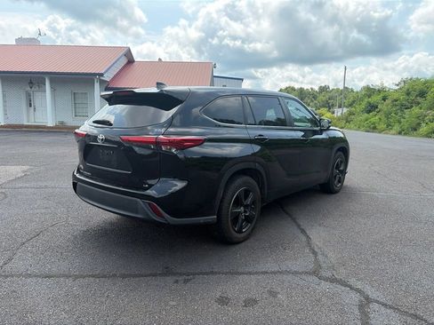 Used 2023 Toyota Highlander LE FWD image 10