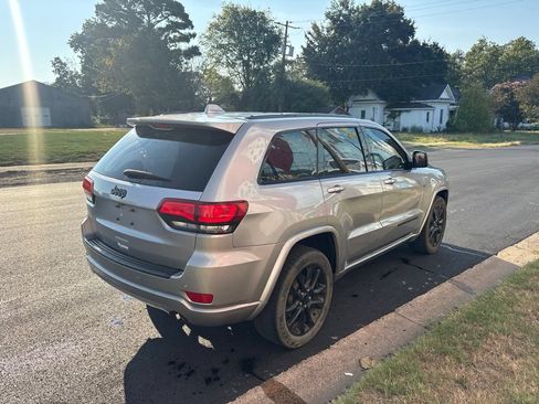 Used 2021 Jeep Grand Cherokee Laredo X RWD image 6