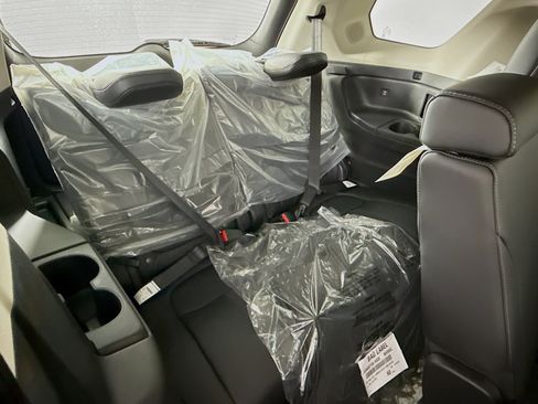 New 2025 Honda Pilot Touring image 36