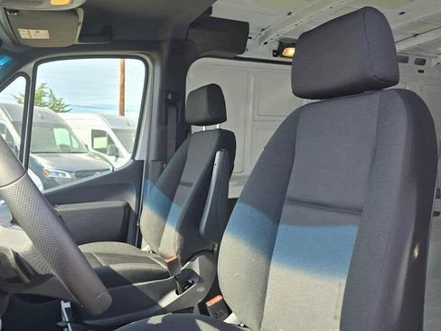Used 2025 Mercedes-Benz Sprinter 2500 image 24