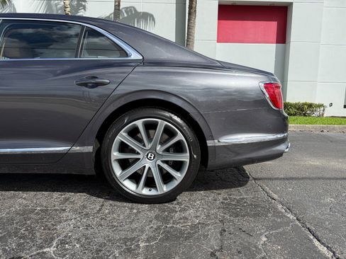 Used 2021 Bentley Flying Spur W12 AWD/4WD image 11