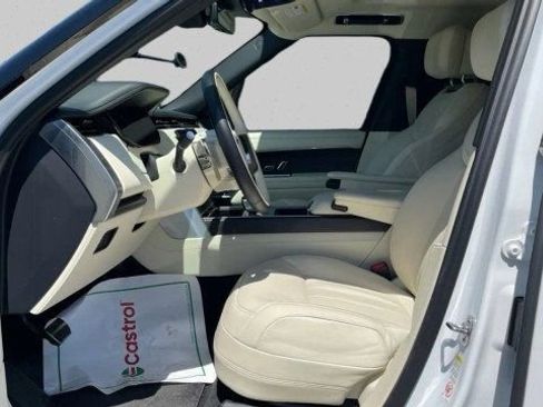 Used 2024 Land Rover Range Rover Long Wheelbase Autobiography image 10