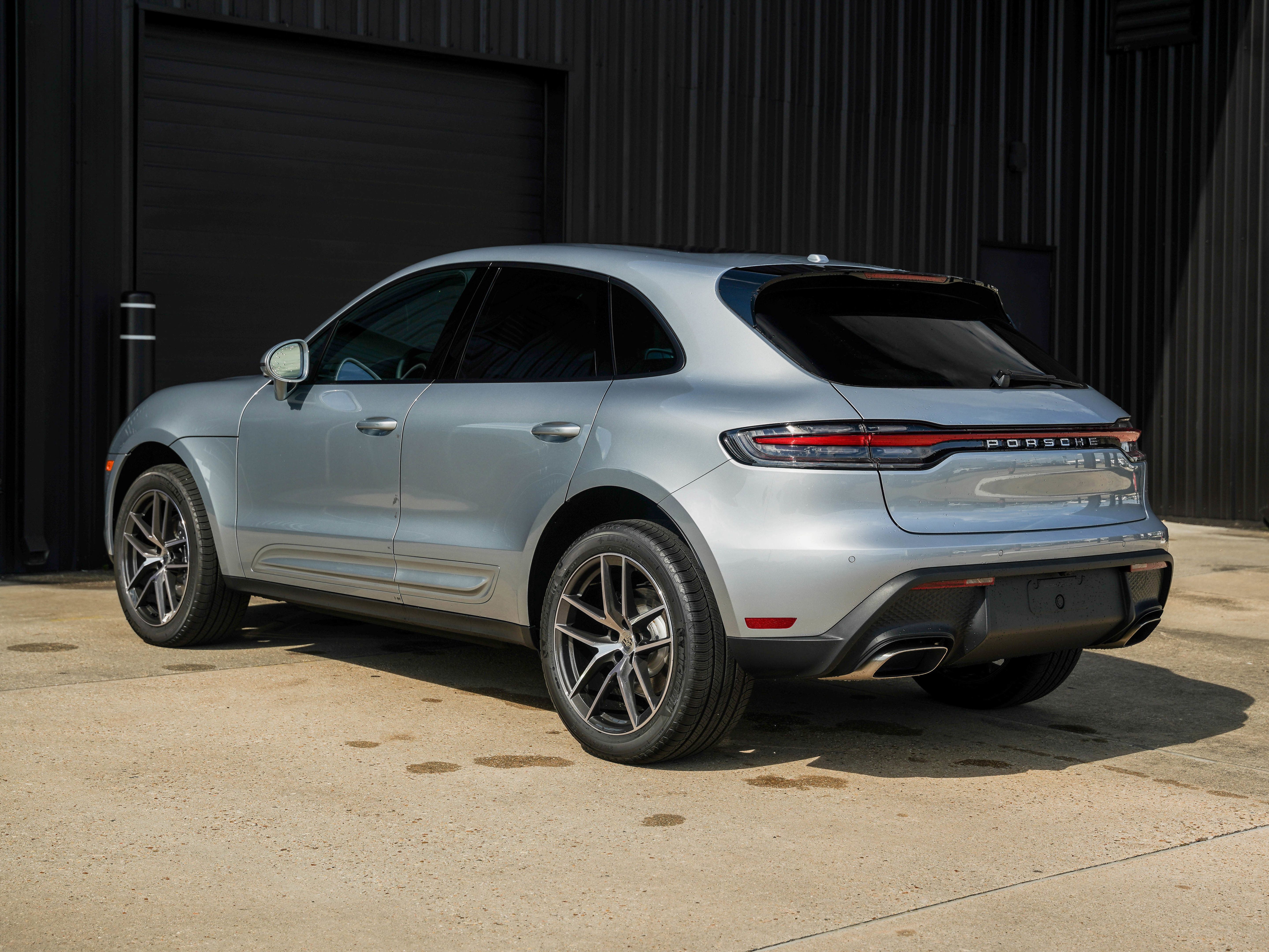 Certified 2026 Porsche Macan AWD/4WD image 3