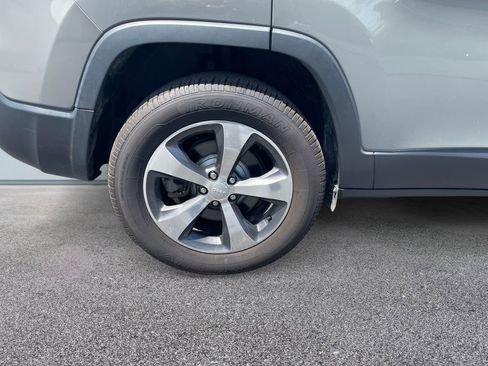 Used 2020 Jeep Cherokee Limited AWD/4WD image 12