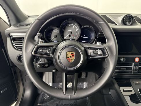 Certified 2025 Porsche Macan image 35