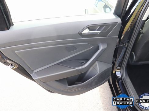 Used 2024 Volkswagen Jetta SE image 13