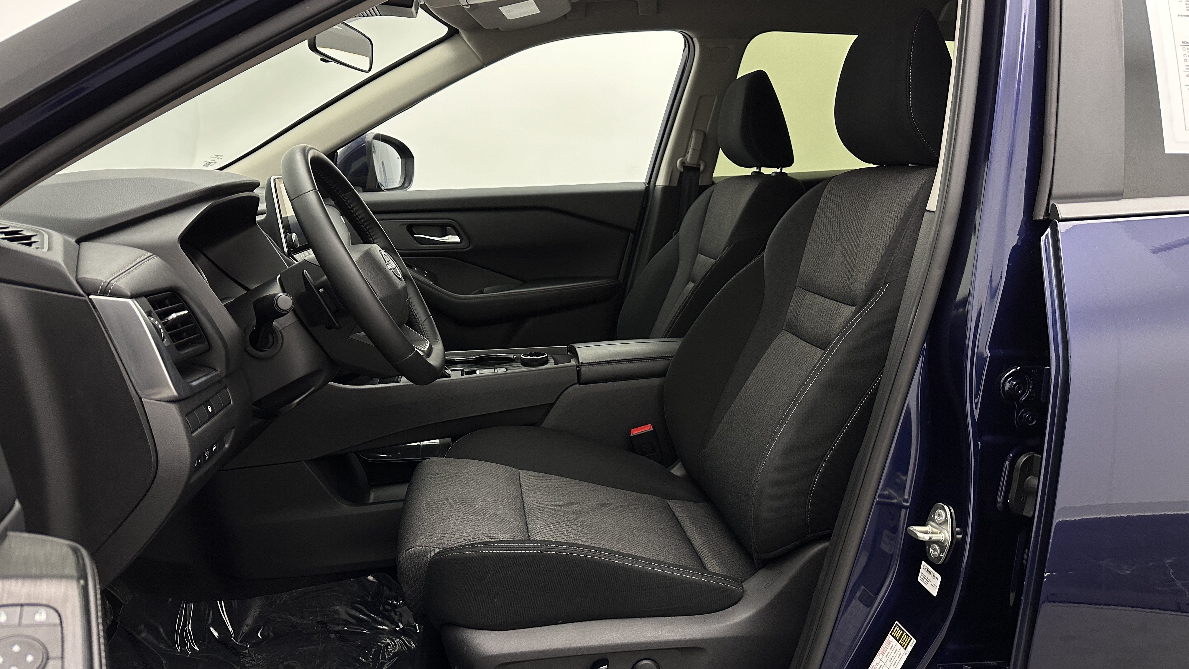 Used 2025 Nissan Rogue SV AWD/4WD image 13