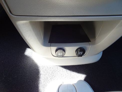 Used 2013 Dodge Grand Caravan SE image 30