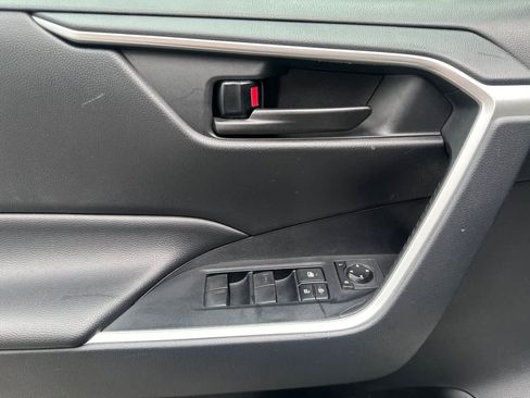 Used 2019 Toyota RAV4 LE w/ Carpet Mat Package FWD image 12