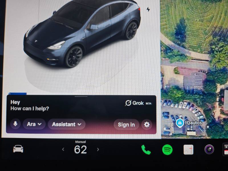 Used 2024 Tesla Model Y 2WD image 44
