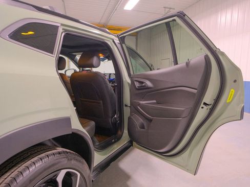 Used 2024 Chevrolet Trax RS w/ Sunroof Package image 19