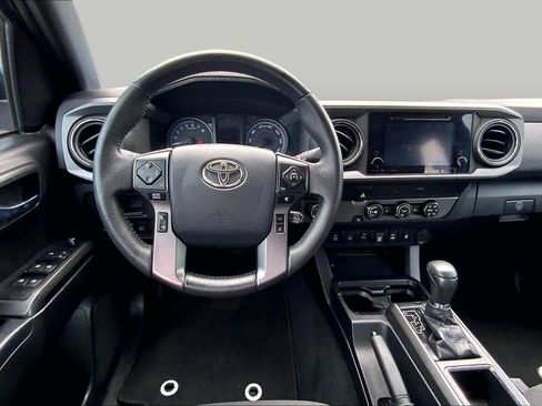 Used 2019 Toyota Tacoma TRD Sport w/ Technology Package RWD image 6
